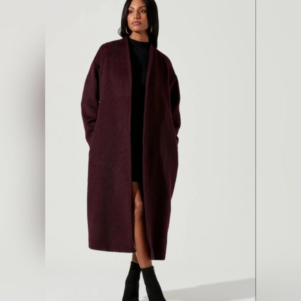 ASTR The Label Wool Blend Coat Size Large Purple Collarless Pockets Tie Waist